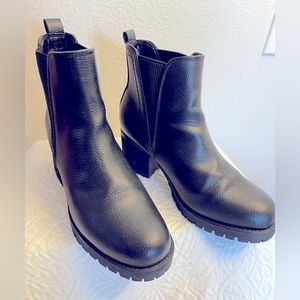 Mia 8.5 Chunky Chelsea boots EUC